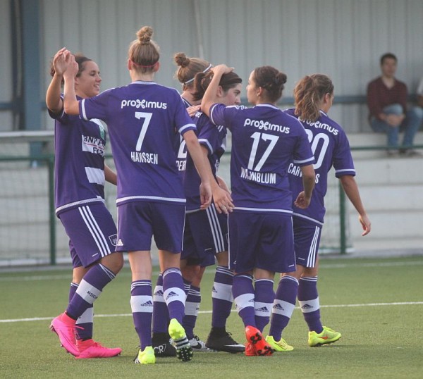 RSC Anderlecht juicht na de eerste goals in de Super League! - FOTO Paul Dijkmans