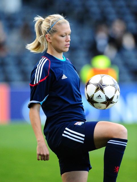 Lara Dickenmann scoorde al in elke oefenwedstrijd bij haar nieuwe club VfL Wolfsburg - foto DAVID CATRY.