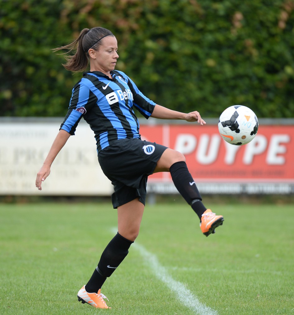 Kay Cuvelier bleef bij het vrouwenteam van Club Brugge en ze zorgde op de openingsdag van de competitie in tweede klasse meteen voor twee doelpunten - PHOTO DAVID CATRY