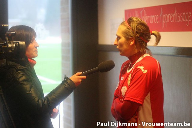 Anne Ruwet (links) in februari 2013 bij Standard TV in gesprek met Maud Coutereels.
