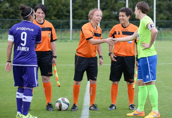 20150904 - TUBIZE , BELGIUM : referees and captains pictured with Pauline Crammer (left) , Elke Meers (right) , Valerie Uyttersprot , Lois Otte and Berengere Pierart before a soccer match between the women teams of RSC Anderlecht and KRC Genk Ladies , on the second matchday of the 2015-2016 SUPERLEAGUE season, Friday 4 September 2015 . PHOTO DAVID CATRY