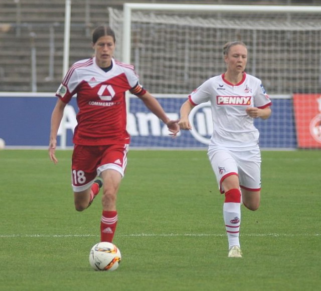 Kerstin Garefrekes, hier aan de bal in het duel tegen 1.FC Köln, was er ook op 16 oktober 2007 al bij tegen Rapide Wezemaal! Foto - Paul Dijkmans