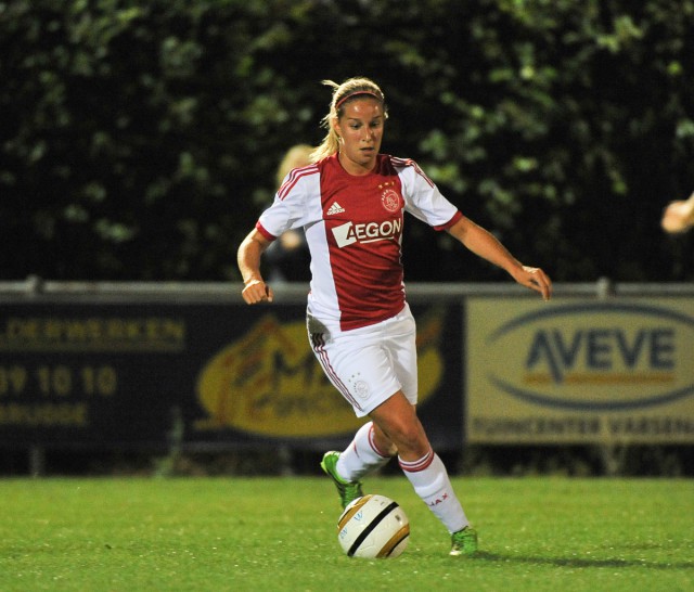 De ingevallen Mandy Versteegt scoorde het winnende doelpunt voor Ajax tegen PEC Zwolle. Foto - David Catry