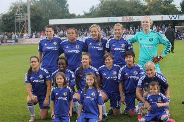 Chelsea Ladies FC, het team dat op zondag 4 oktober 2015 voor het eerst landskampioen werd in het Engelse vrouwenvoetbal! Foto - MamPict