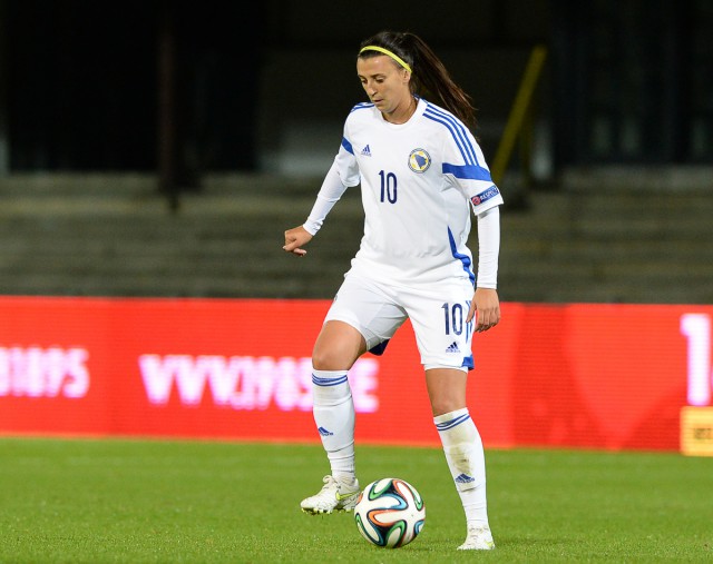 Alisa Spahic zorgde voor de assist bij het Bosnische doelpunt op bezoek in Servië! Foto - David Catry 