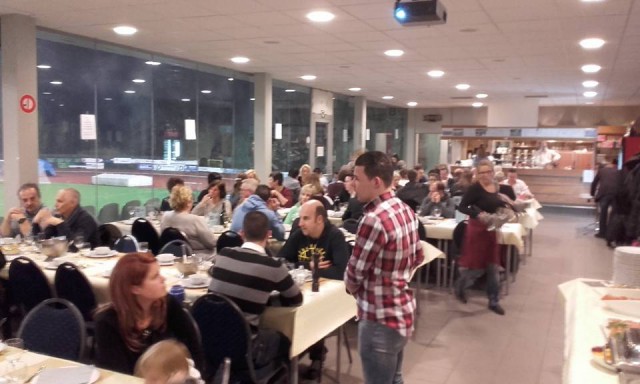 Veel volk bij het avondduel in Turnhout. (c) Dames KFC Turnhout