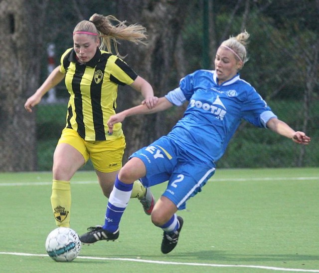 Nadat ze in de competitie de punten deelden op KAA Gent Ladies wonnen Jana Coryn en Lierse (hier tegen Anouk Bonnarens) in de beker ruim tegen de vrouwelijke Buffalo's. Lukt dat nu ook op Standard? Foto - Paul Dijkmans