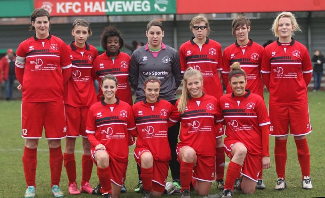 FC Halveweg Zonhoven op het voetbalveld. Foto - Paul Dijkmans