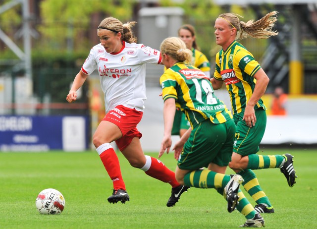 Kim Mourmans, hier nog aan de bal voor Standard tegen ADO Den Haag, speelt tegenwoordig een hoofdrol bij PSV! Foto - David Catry