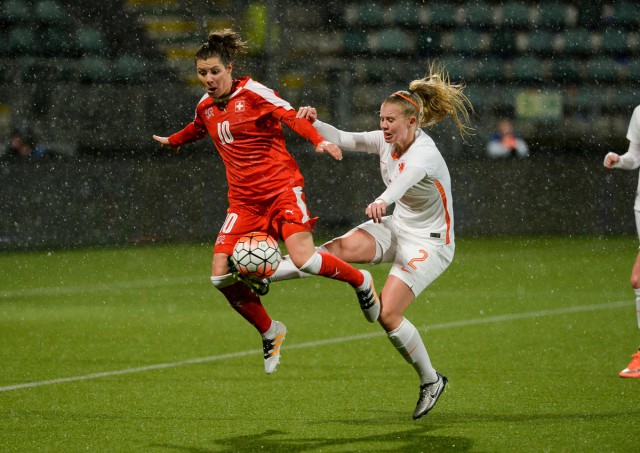 Ramona Bachmann (Zwitserland) in duel met Kika van Es (Nederland) op weg naar Rio 2016! Foto - David Catry