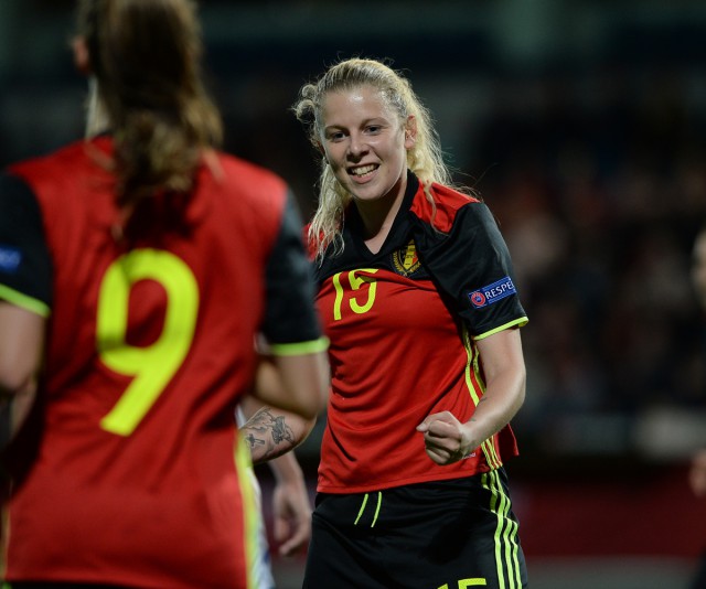 Tine Schryvers lukte bij haar eerste invalbeurt terug op Belgische bodem meteen ook een doelpunt voor de Belgian Red Flames op aangeven van Tessa Wullaert (9). Foto - David Catry