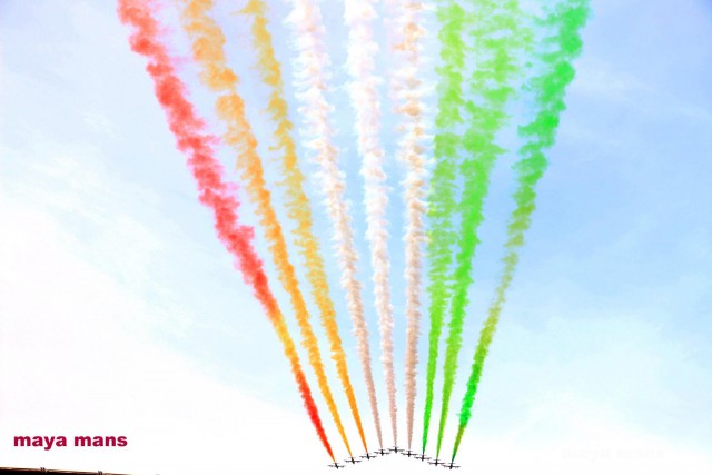 Vlak voor de finale een oorverdovend lawaai waarbij straaljagers de Italiaanse vlag in de lucht tekenden! Foto - Vrouwenteam.be/Maya Mans