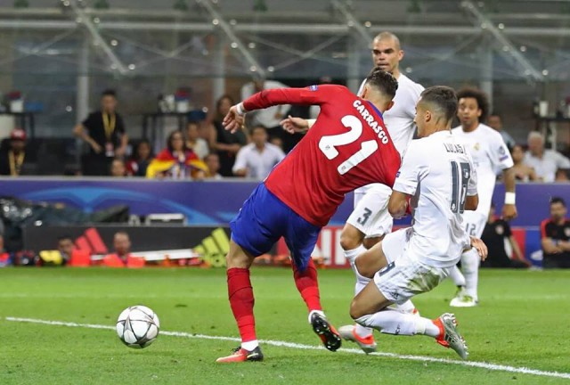 Het doelpunt van Yannick Carrasco in de finale van de UEFA Champions League 2016! Foto - (c) AP Photo/Andrew Medichini