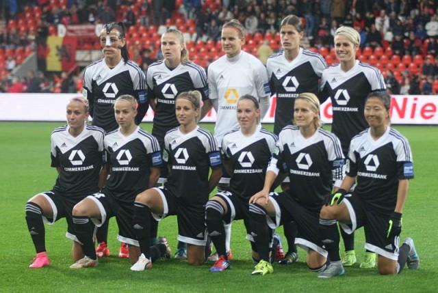 Het team van 1.FFC Frankfurt, hier bij de start van de UWCL-campagne van dit seizoen op bezoek bij Standard! Foto - Paul Dijkmans