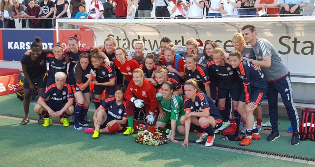 Het vrouwenteam van Bayern München is voor het tweede jaar op rij kampioen in Duitsland! Foto - Paul DIjkmans