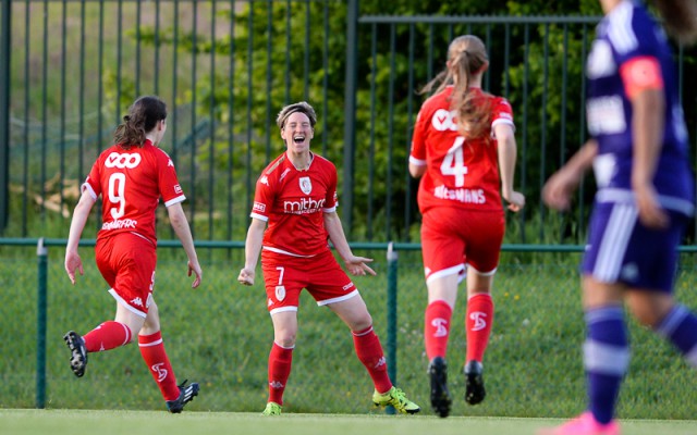 Aline Zeler juicht na het vroege openingsdoelpunt in Tubeke tegen haar ex-club RSC Anderlecht! Foto - Sportpix.be/David Catry
