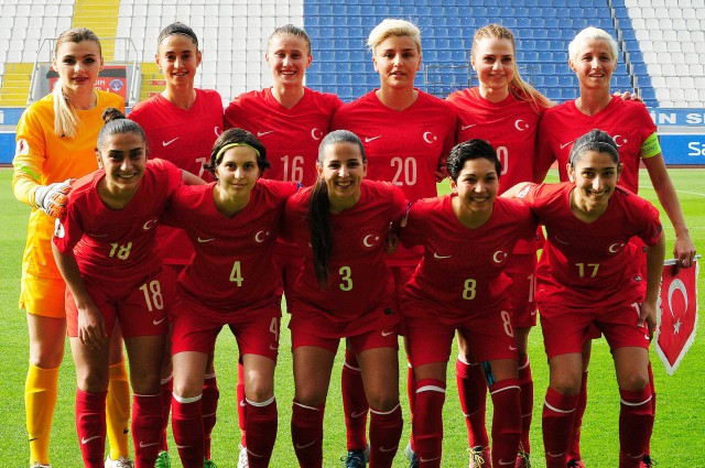 Het Turkse nationale vrouwenteam eindigde laatste in groep 5 maar won wel het laatste duel tegen Hongarije! Foto - (c) KTF