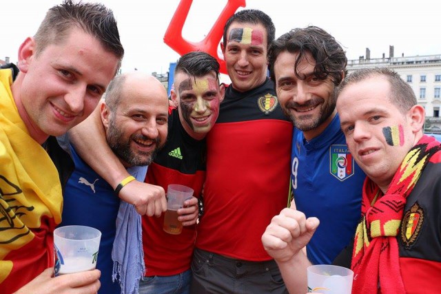 Belgen en Italianen zij aan zij voor en ook tijdens de wedstrijd. Foto - Vrouwenteam.be / Maya Mans