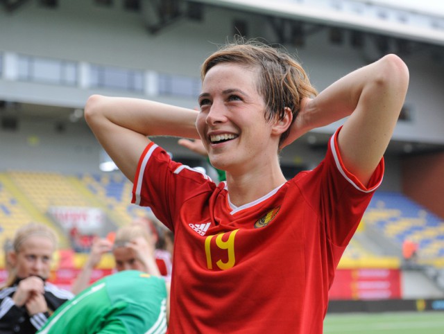 Imke Courtois analyseert een jaar voor het EK Vrouwenvoetbal het EK bij de mannen op Sporza en in Panenka! Foto - Sportpix.be/David Catry