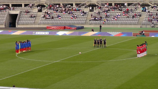Een minuut stilte voor de wedstrijd ter nagedachtenis van de slachtoffers in Nice! Foto - (c) MaMPict