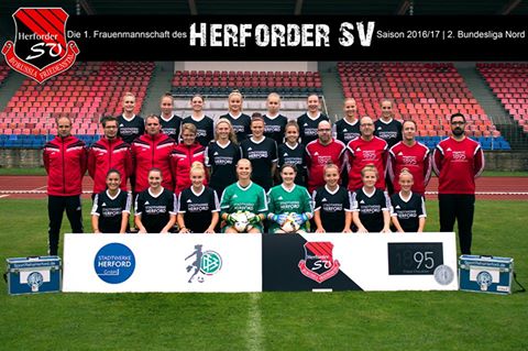 Jessy Atila, centraal op de tweede rij, met haar club Herforder SV! Foto - (c) Herforder SV