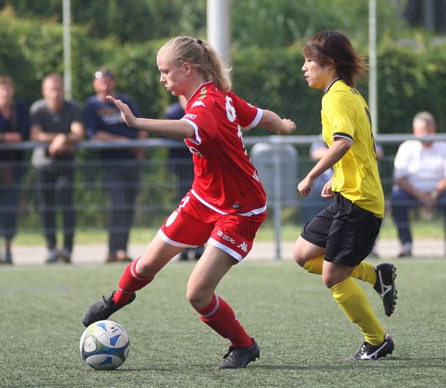 Sarah Wijnants lukte een zuivere hat-trick tegen Alemannia Aachen! Foto - Vrouwenteam.be / Paul Dijkmans