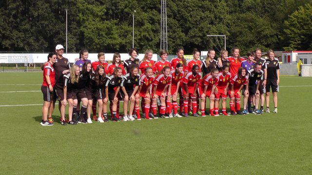 De Belgian Red Flames U17 staan op woensdag 17 augustus 2016 op het veld in Genk! Foto - Vrouwenteam.be/MaMPict
