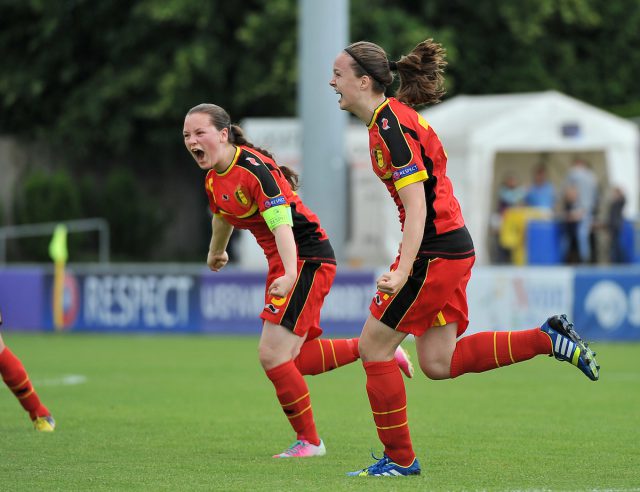 Tine De Caigny juicht op dinsdag 25 juni 2013 na haar doelpunt in de halve finale van het EK U17 tegen Polen! Foto - Sportpix.be/David Catry