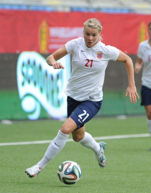 Ada Hegerberg, hier nog aan de bal voor Noorwegen in Sint-Truiden tegen de Belgian Red Flames! Foto - Sportpix.be/David Catry