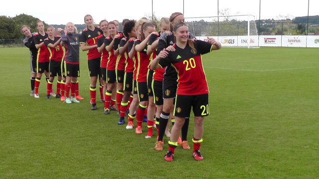 De Belgian Red Flames U17 dansen na de wedstrijd! Foto - (c) Vrouwenteam.be / MaMPict