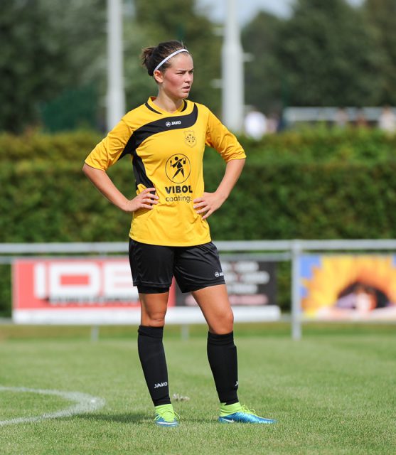 Charlotte Laridon lukte 2 goals in de winst van Dames VK Egem tegen Massenhoven! Foto - (c) Sportpix.be / Dirk Vuylsteke