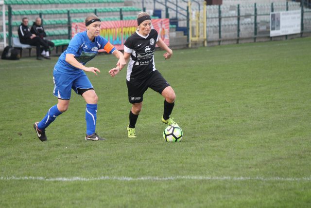 Marijke Callebaut is opnieuw aan het voetballen in eerste klasse. Tegen Tongeren scoorde ze ook een doelpunt! Foto - (c) Vrouwenteam.be / MaMPict