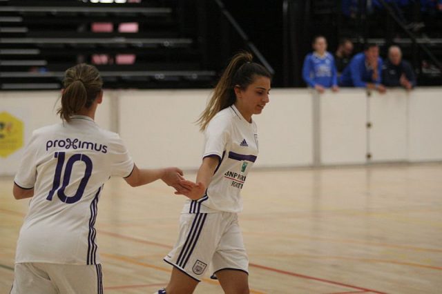 Allison Verhoeven (10) en Pure Eke na het scoren van een doelpunt na een combinatie! Foto - (c) Vrouwenteam.be / Paul Dijkmans