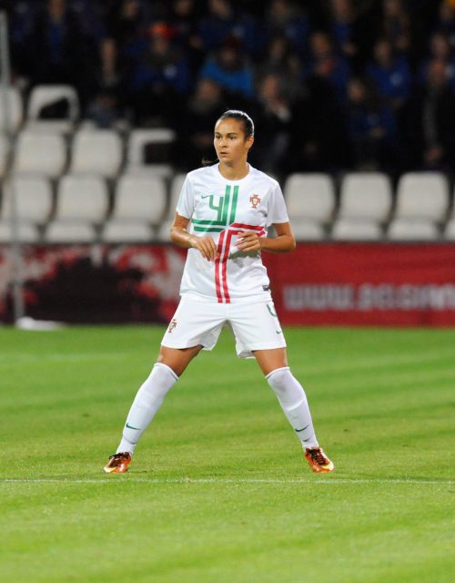 Mélissa Gomes, hier nog met Portugal op het Kiel tegen de Belgian Red Flames op donderdag 31 oktober 2013, is voor Saint-Maur de co-topschutter in de Franse D2 Féminine groep A! Foto - (c) Sportpix.be / Dirk Vuylsteke