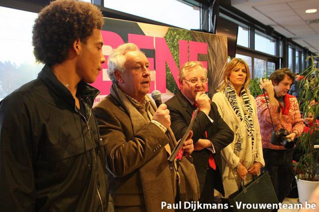 Axel Witsel eind februari 2013 bij de voorstelling van het BeNe League Magazine met ook nog François De Keersmaecker (voorzitter KBVB). en Ingrid Vanherle. Foto - (c) Vrouwenteam.be / Paul DIjkmans