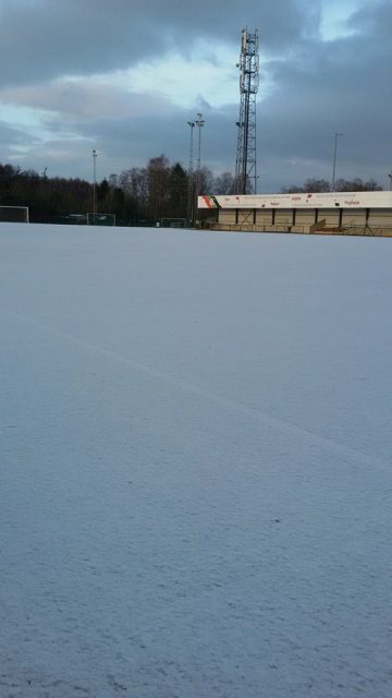 Het was al een tijdje geleden dat we dit nog te zien kregen: een wit en besneeuwd voetbalveld! Foto - (c) OH Leuven