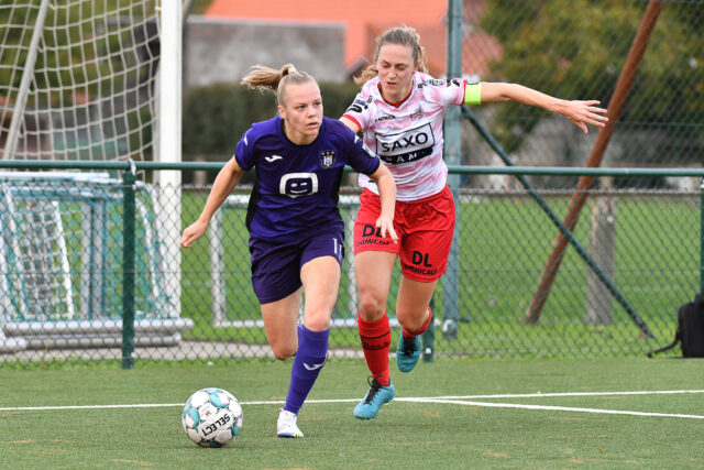 Sarah Wijnants (11) of Anderlecht pictured in a duel with Shari