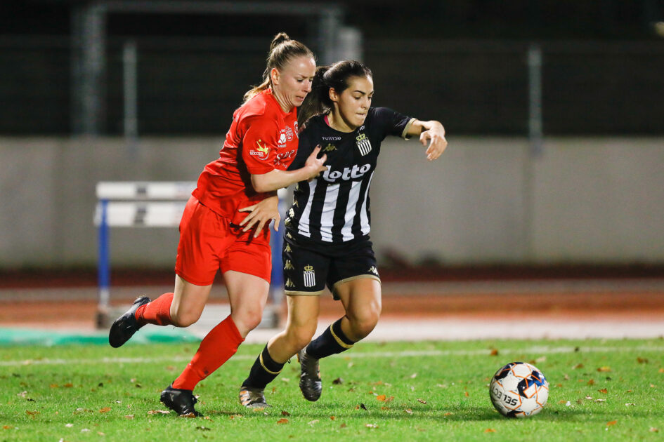 Sarah Wijnants (11) of Anderlecht pictured in a duel with Shari