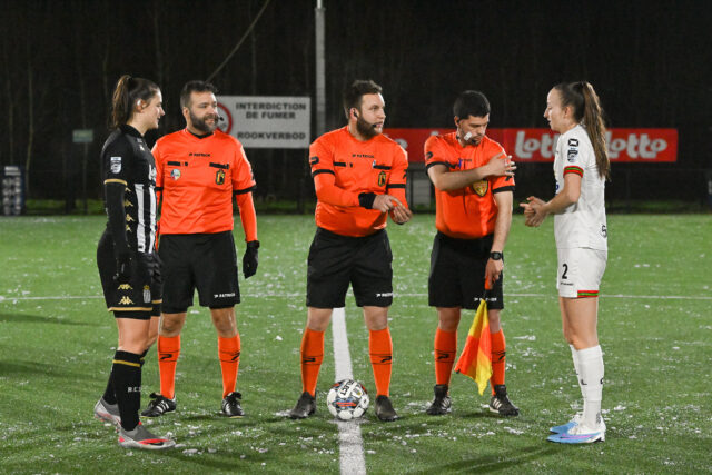 Nikee Van Dijk (20) of OHL and Silke Vanwynsberghe (21) of