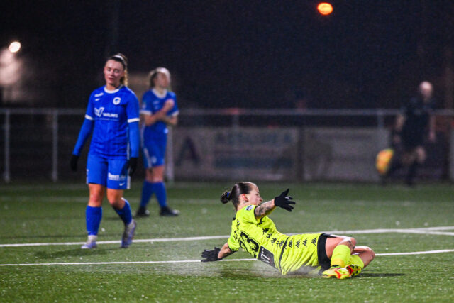 Nikee Van Dijk (20) of OHL and Silke Vanwynsberghe (21) of